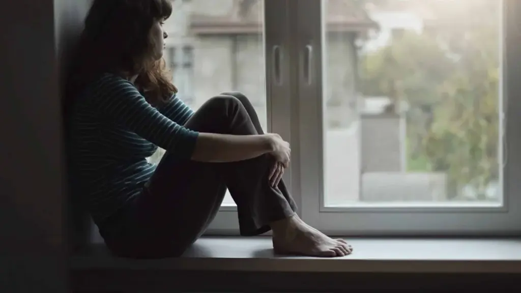 Laut Psychologie ist das Bevorzugen von Einsamkeit statt einem ständigen sozialen Leben typisch für diese Menschen