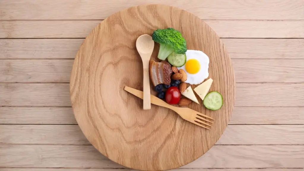Wenn Sie intermittierendes Fasten praktizieren, beachten Sie diese Ernährungsberaterin-Tipps